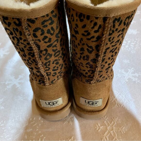 UGG Boots 1006072 Cheetah Animal Print Great Soles Fluffy Sz 6 Gorgeous - Picture 6 of 8
